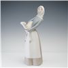 Image 1 : Lladro Porcelain Figurine, Girl with Lamb 1014584