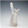 Image 3 : Lladro Porcelain Figurine, Girl with Lamb 1014584