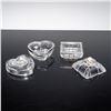 Image 3 : 5pc Crystal Dresser Set with Lidded Boxes, Enameled Ring Box, Tray