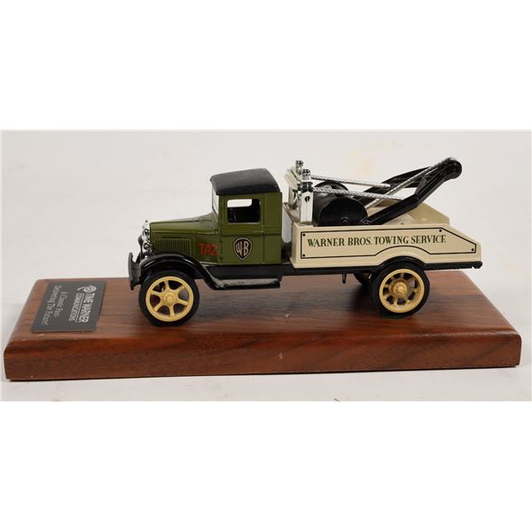 WB's Tow Truck w/ Wood Display board [204262]