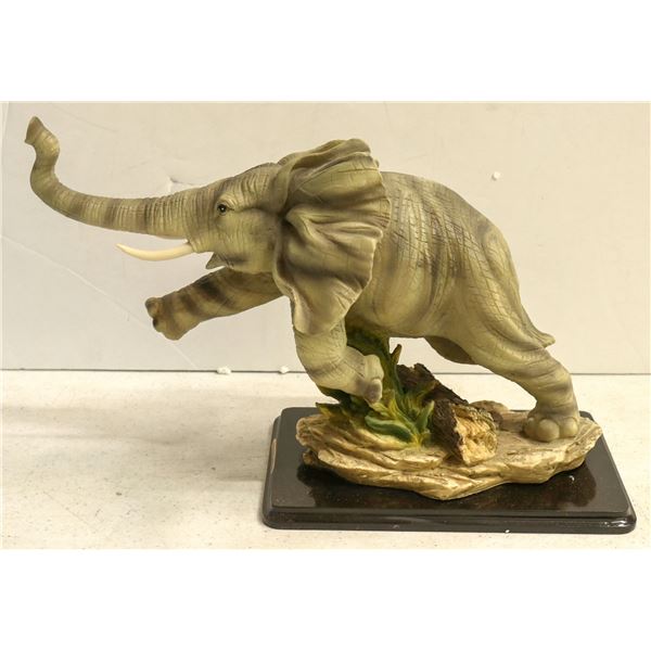 Elephant Figurines  (4) [196080]