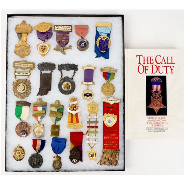 Military Badge Collection & Guide Book [205562]