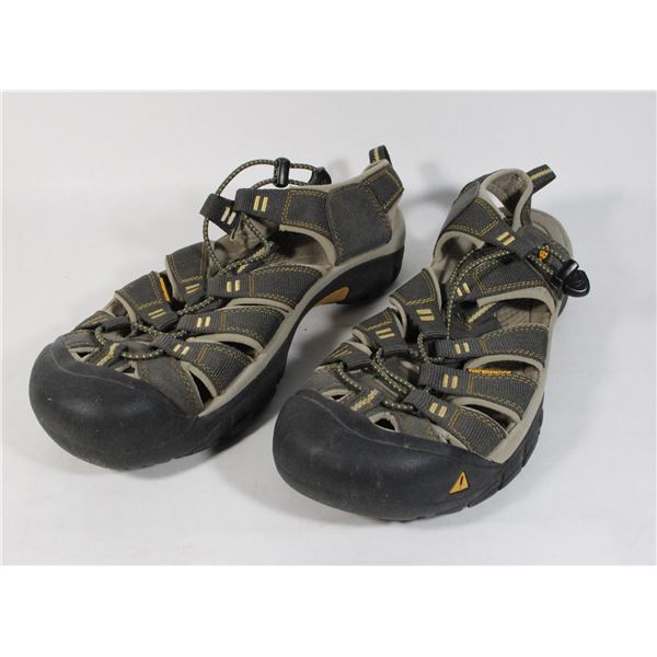 MENS SIZE 11 KEEN HIKING SANDALS