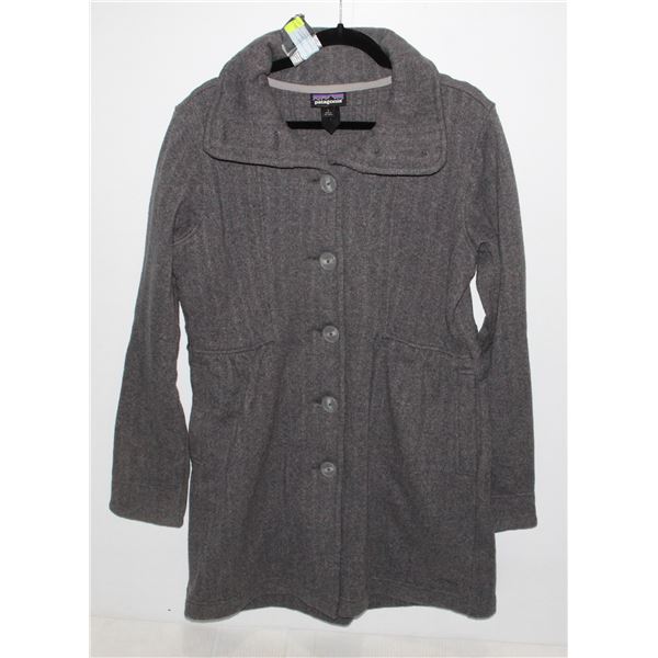 WOMENS PATAGONIA SIZE LARGE LONG SWEATER/JACKET