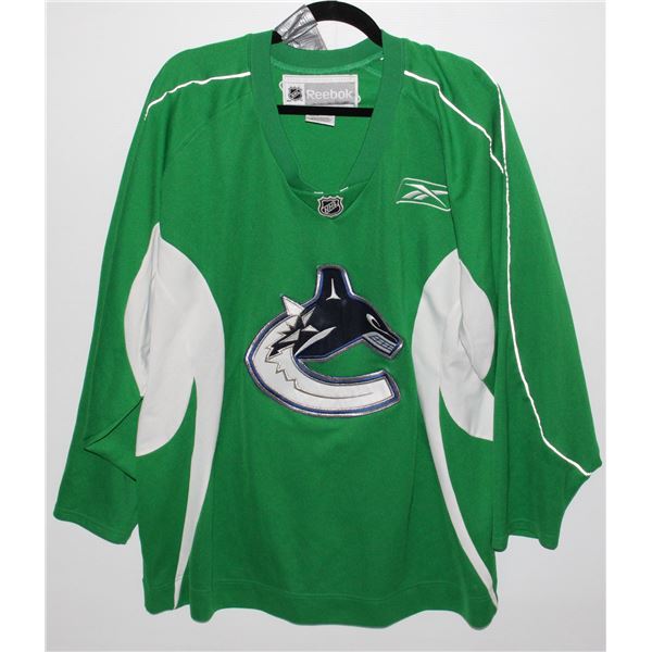 MENS XL VANCOUVER CANUCKS JERSEY MADE BY REEBOK