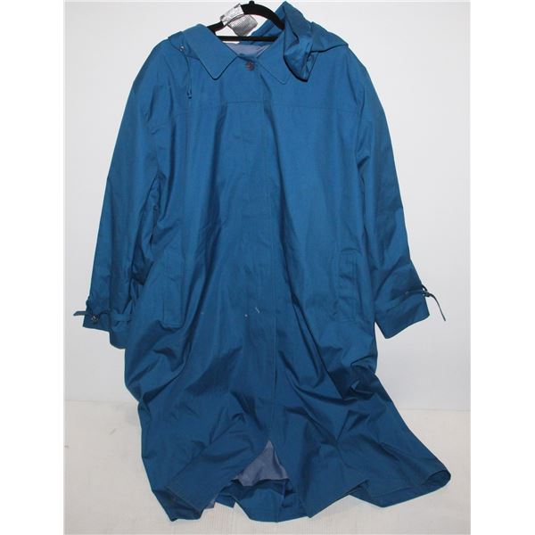 BLUE VINTAGE TRENCHCOAT MADE MY LONDON FOG