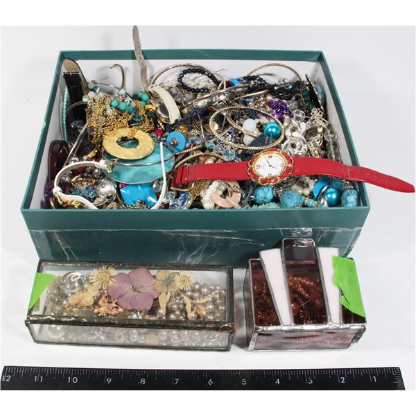 LARGE LOT OF FASHION JEWELRY