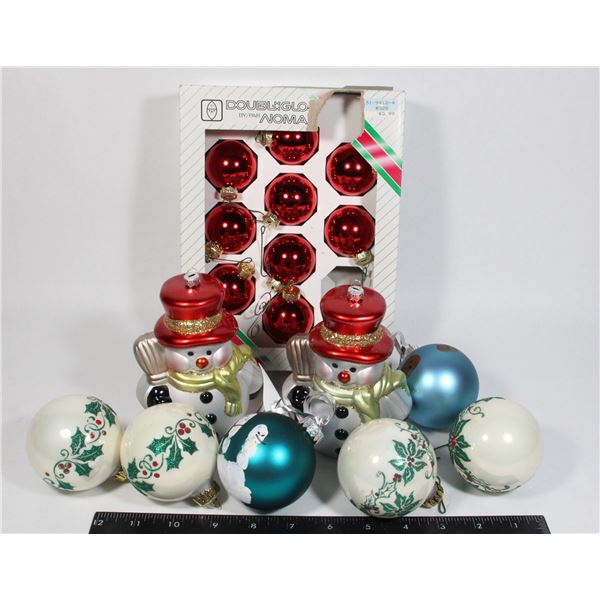 LOT OF CHRISTMAS DECOR