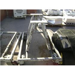 METAL RACK ON WHEELS