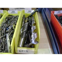 TUB OF MIXED SIZED END MILLS & MILLING DRILL BITS