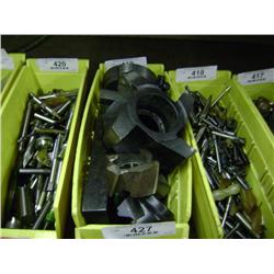 TUB OF MIXED SIZED SIDE CUTTERS, BORING BARS, BORING BITS