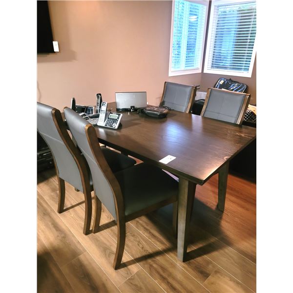 Dining Table & Chairs C