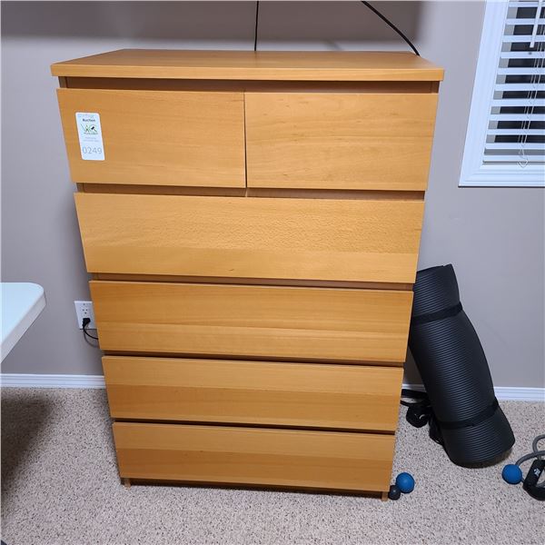 Dresser C