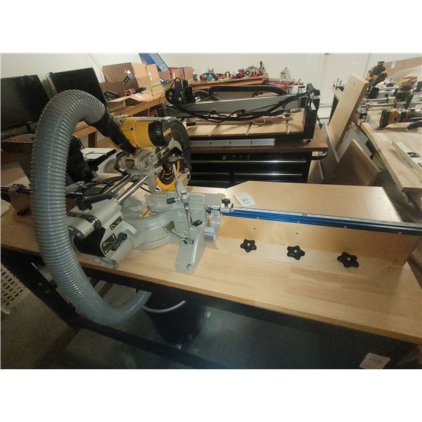 DeWalt Double Bevel Sliding Compund Miter Saw B