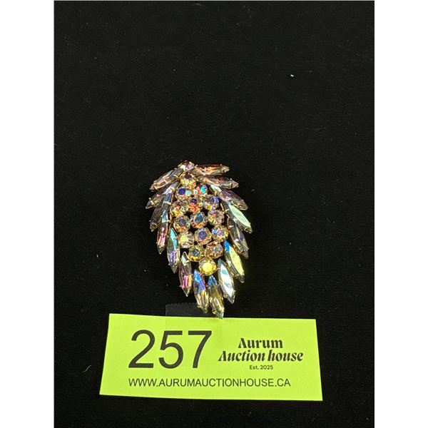 A Very Good (Sherman Quality) Vintage Rhinestone Brooch