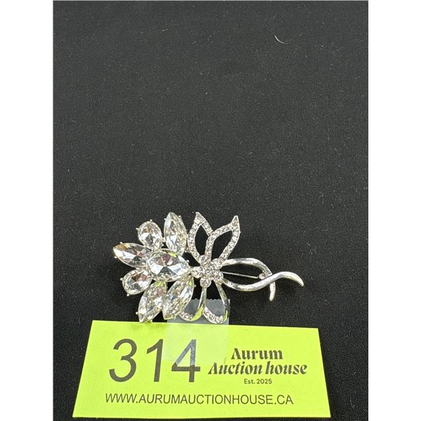 Stunning Vintage Silvertone Clear Rhinestone Floral Brooch