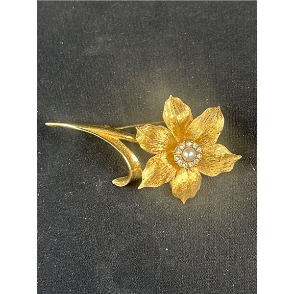 Signed 3" Boucher Narcissus Gold Tone Brooch 1960s