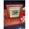 Image 3 : Like New Vintage Fireplace Mantle Clock in Good Working Order