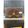 Image 1 : 1950's Fleetwood Radio Sold by Simpson Sears AM Radio Untested