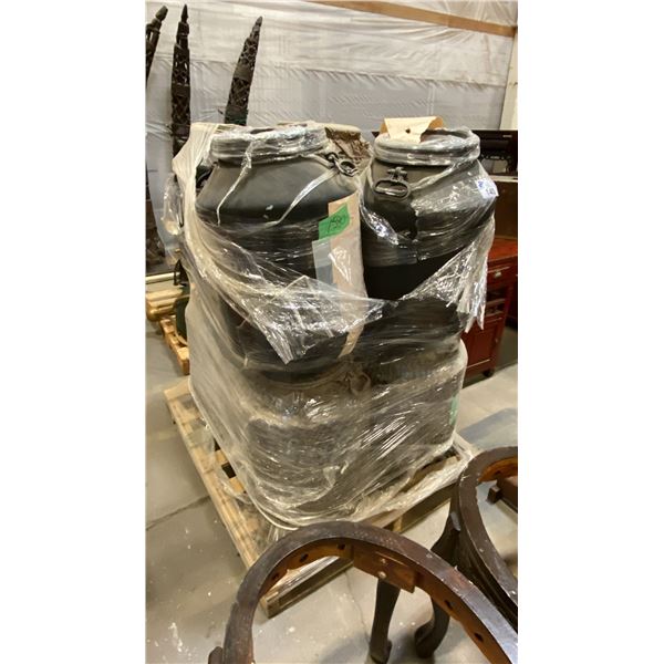 PALLET OF SET DEC PLASTIC STORAGE CONTAINERS WITH LIDS