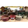 Image 4 : SHELF OF ASSORTED DECOR ITEMS, VASES, FLOWER POTS & STANDS