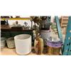Image 5 : SHELF OF ASSORTED DECOR ITEMS, VASES, FLOWER POTS & STANDS