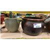 Image 3 : 3 ASSORTED PLANTER POTS