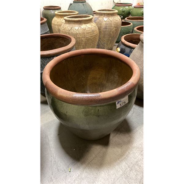 LARGE GREY SPECKLED PLANTER POT APPROX 2.1' H X 2.3' W