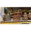 Image 8 : SHELF OF ASSORTED DISPLAY STANDS, WICKER/WIRE BASKETS & DECOR ITEMS