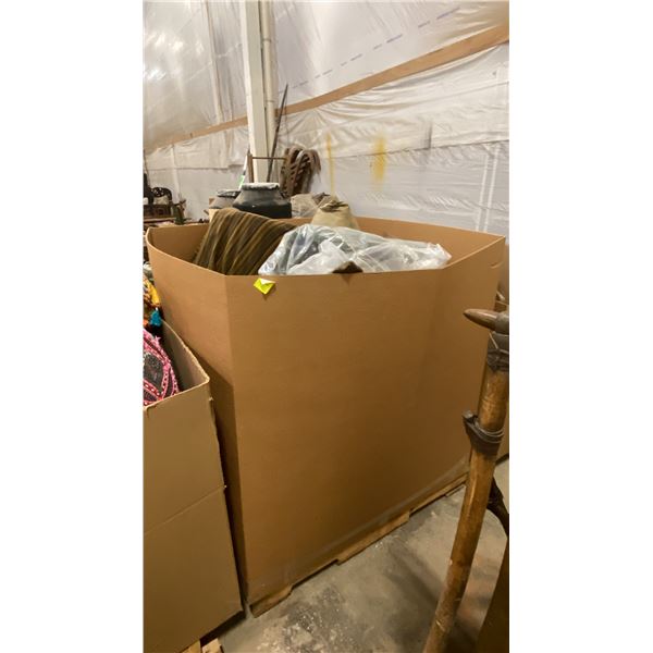 PALLET OF ASSORTED SET DEC PILLOWS & BURLAP SACKS