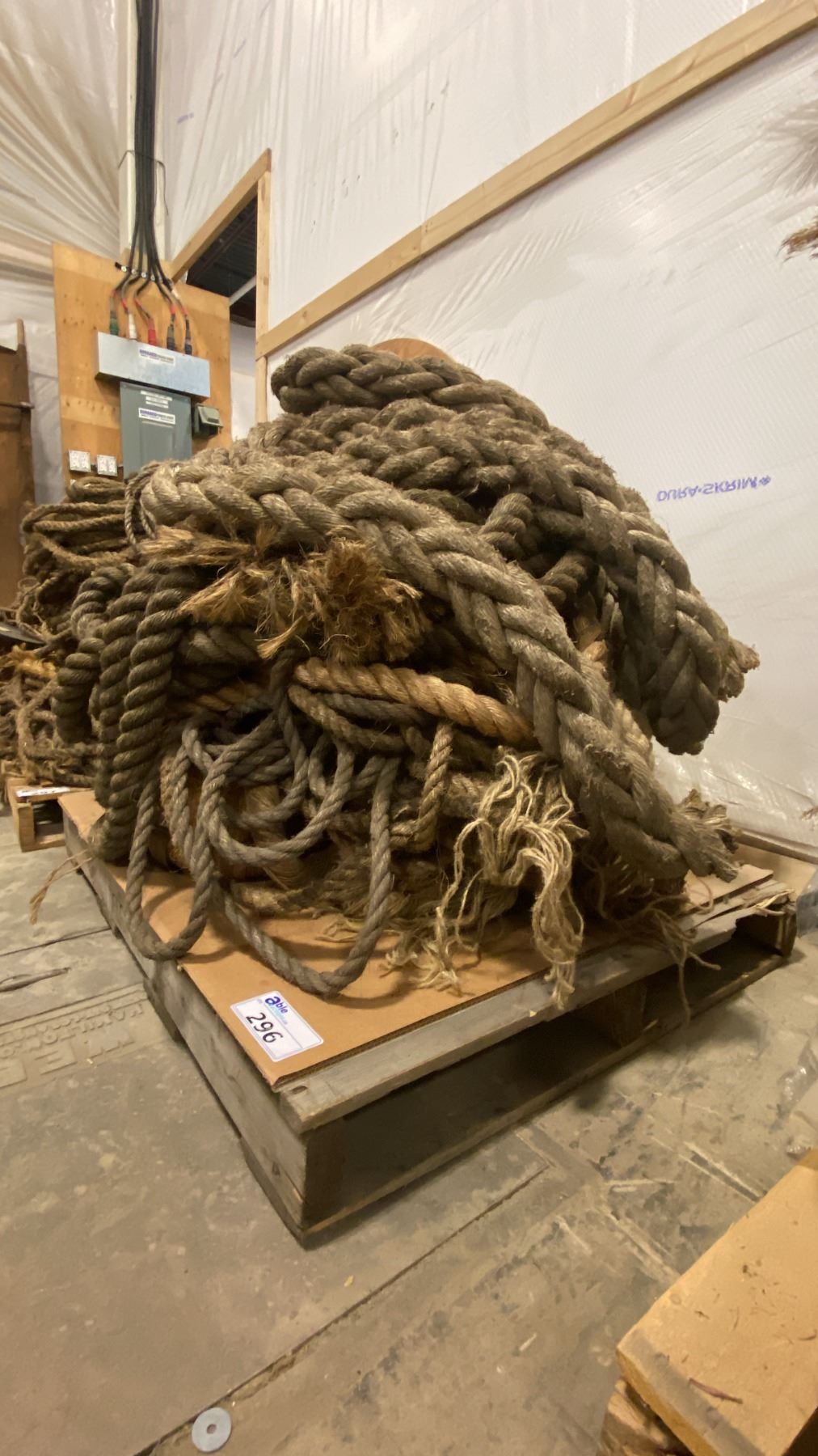 PALLET OF ASSORTED RUSTIC SET DEC ROPES - Able Auctions