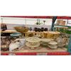 Image 3 : SHELF OF ASSORTED ELEGANT TABLE DECOR ITEMS, BRASS SERVING BOWLS, GLASS CAKE STANDS & MORE