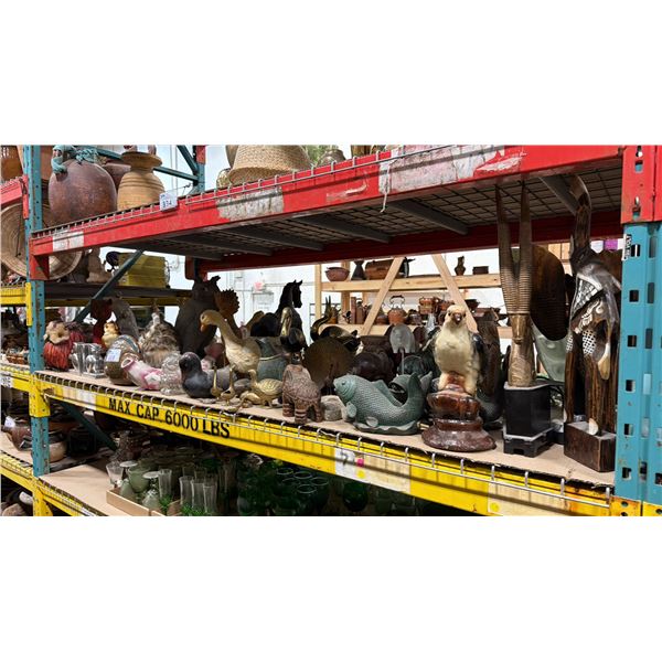 SHELF OF ASSORTED COLLECTABLE ANIMAL FIGURINES/STATUES