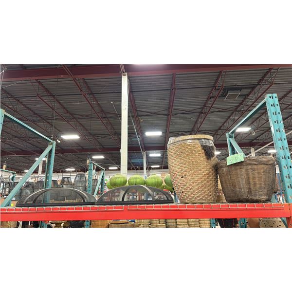 SHELF OF ASSORTED BASKETS & 2 MESH FIRE SCREENS