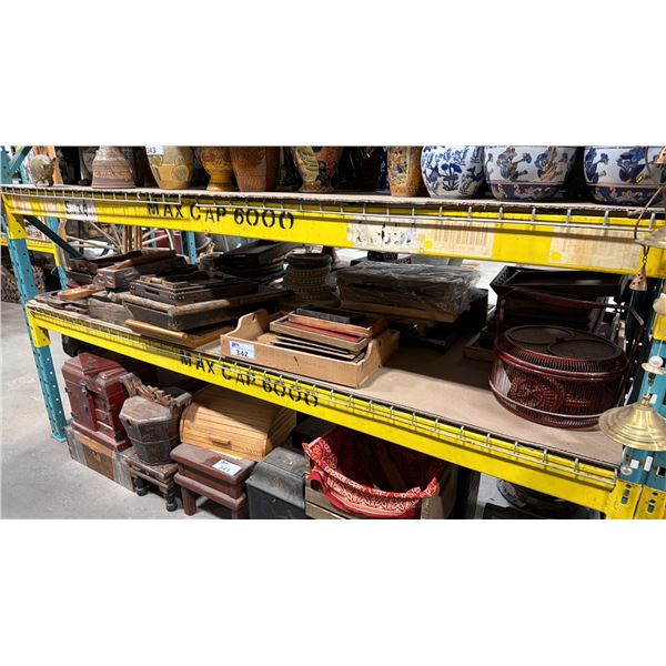 SHELF OF ASSORTED RUSTIC WOODEN SERVING TRAYS, PLANT STANDS, DECOR ITEMS & MORTAR AND PESTLES