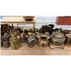 Image 7 : SHELF OF ASSORTED BRASS DECORATIVE ITEMS