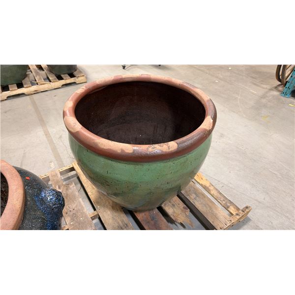 LARGE GREEN PLANTER POT APPROX 2.3'W X 2.2'H