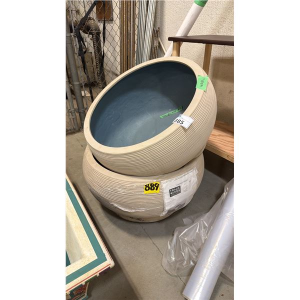 PAIR OF BEIGE SET DEC PLANTER POTS APPROX 2.4' W X 1.5' H
