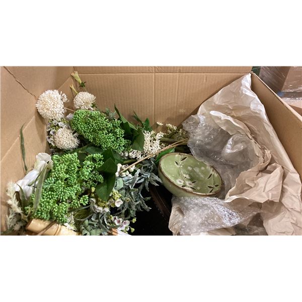 PALLET OF ASSORTED SHOW PROPS AND DECORATIONS - ARTIFICIAL FLOWERS, POTTERY, CERAMICS AND MORE