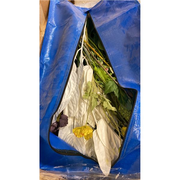 PALLET OF ASSORTED SHOW PROPS AND DECORATIONS - ARTIFICIAL FLOWERS, POTTERY, CERAMICS AND MORE