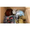 Image 5 : PALLET OF ASSORTED SHOW PROPS AND DECORATIONS - TOWELS, BLANKETS, HOUSEHOLD ITEMS AND MORE