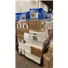 Image 2 : PALLET OF ASSORTED SHOW PROPS AND DECORATIONS - BASKETS, CERAMICS, GLASSWARE, POTTERY AND MORE