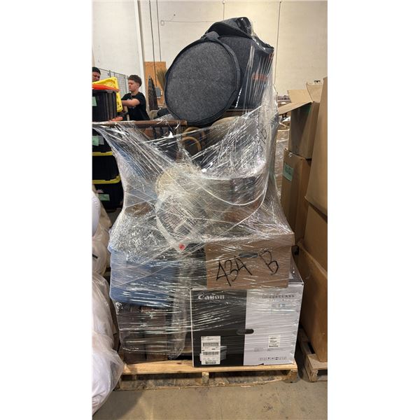 PALLET OF ASSORTED SHOW PROPS