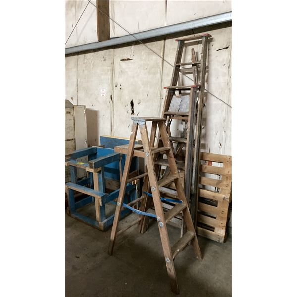 3 ASSORTED SIZED WOODEN STEP LADDERS & 2 WOODEN WORK PLATFORMS *MUST TAKE ALL*