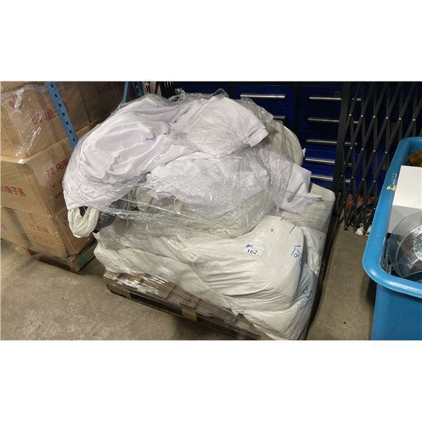 PALLET OF ASSORTED COMMERCIAL EVEN TABLE CLOTHS & LINEN