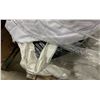 Image 3 : PALLET OF ASSORTED COMMERCIAL EVEN TABLE CLOTHS & LINEN