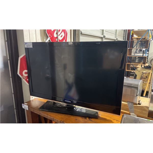 SAMSUNG LN40C530F1F FLAT SCREEN TV *NO REMOTE*
