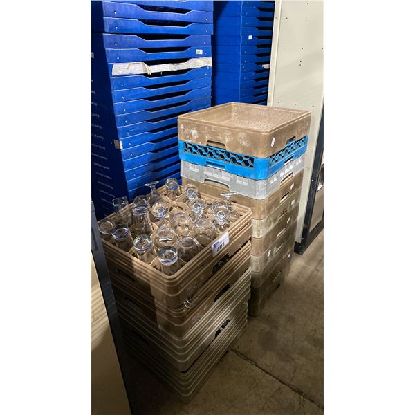 4 COMMERCIAL PLASTIC DISH TRAYS WITH ASSORTED GLASSWARE & 10 EMPTY COMMERCIAL DISH TRAYS