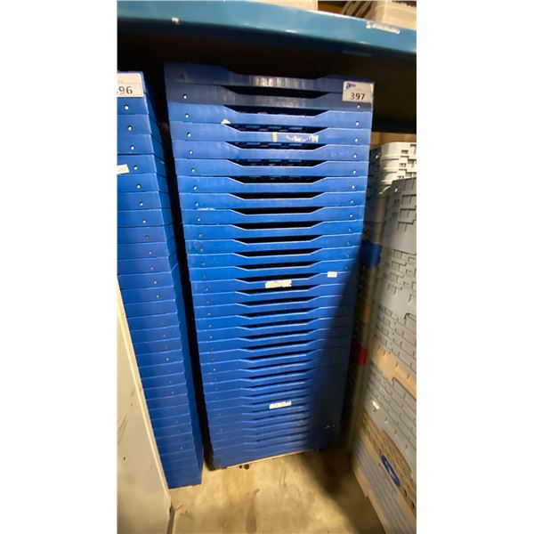 STACK OF APPROX 30 BLUE PLASTIC COMMERCIAL BREAD / CATERING TRAYS