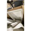 Image 6 : LARGE BOX OF ASSORTED RESTAURANT DISHWARE